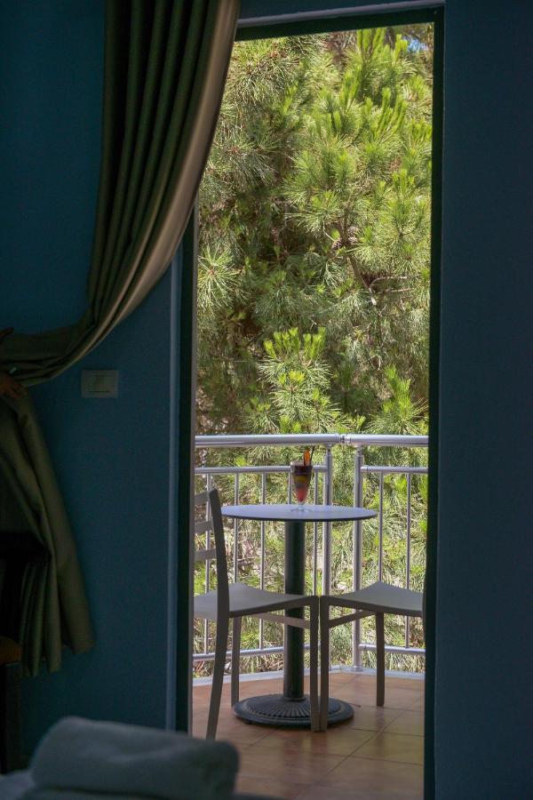 Hotel Andi Durres Exterior photo