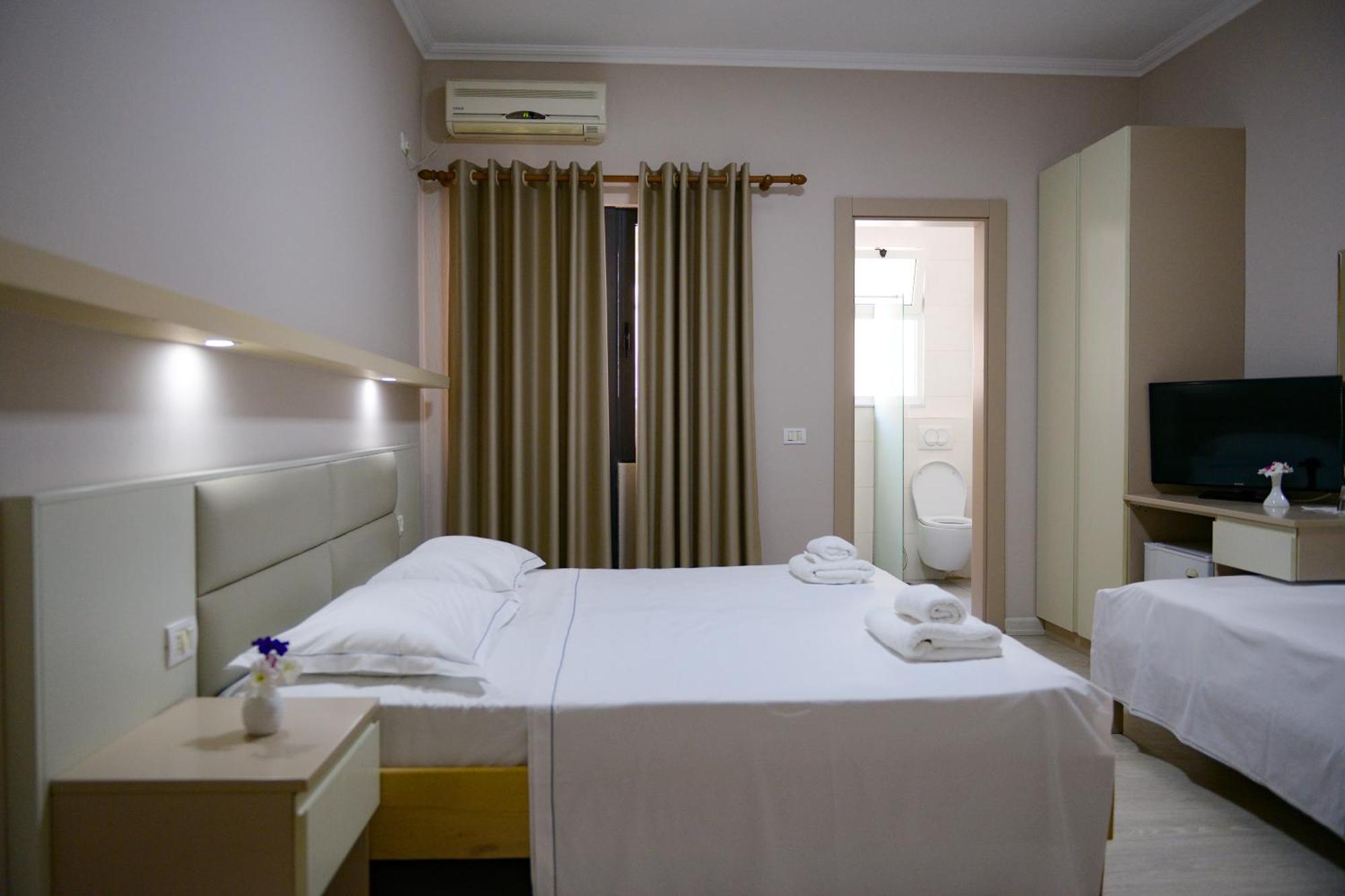 Hotel Andi Durres Exterior photo