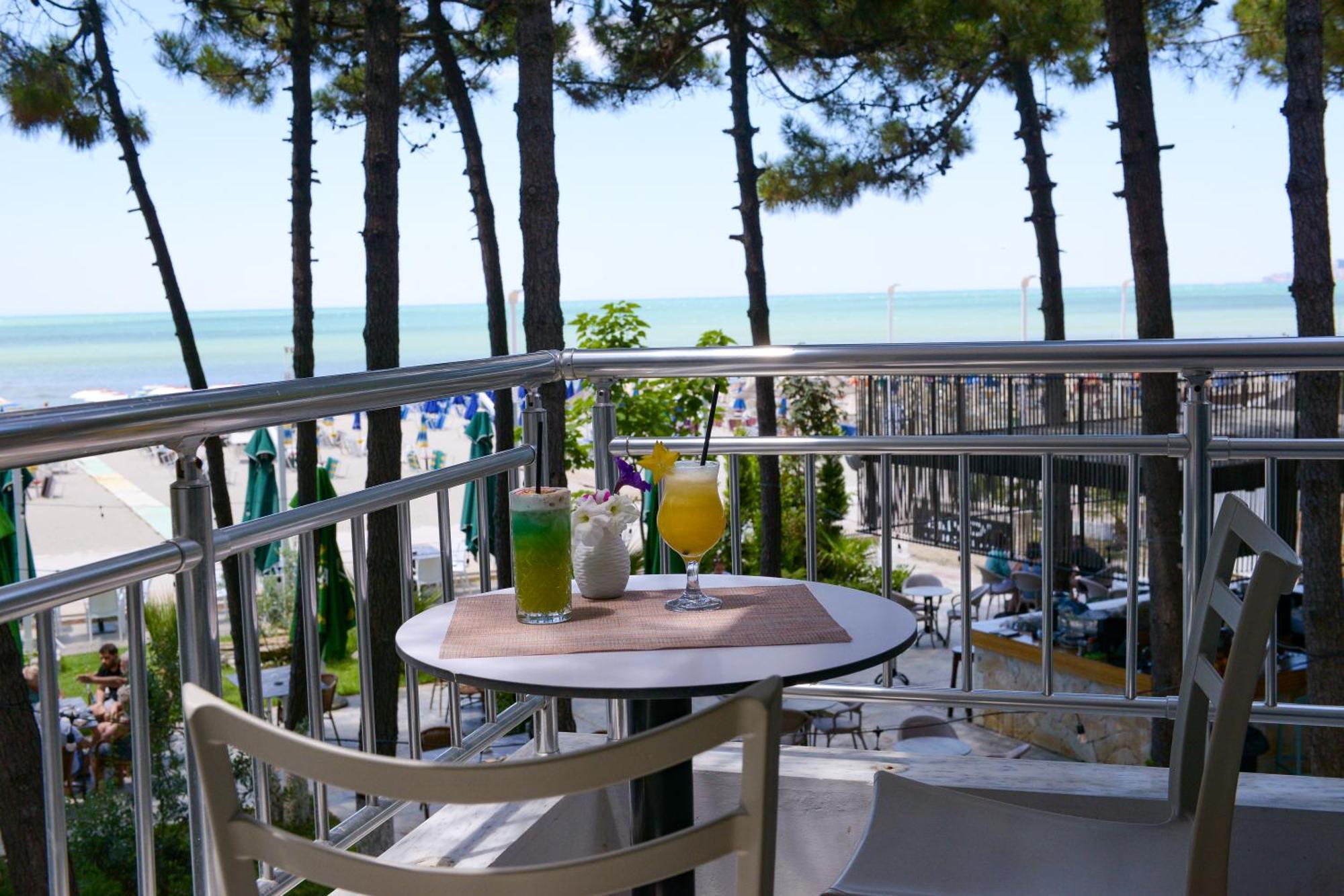 Hotel Andi Durres Exterior photo