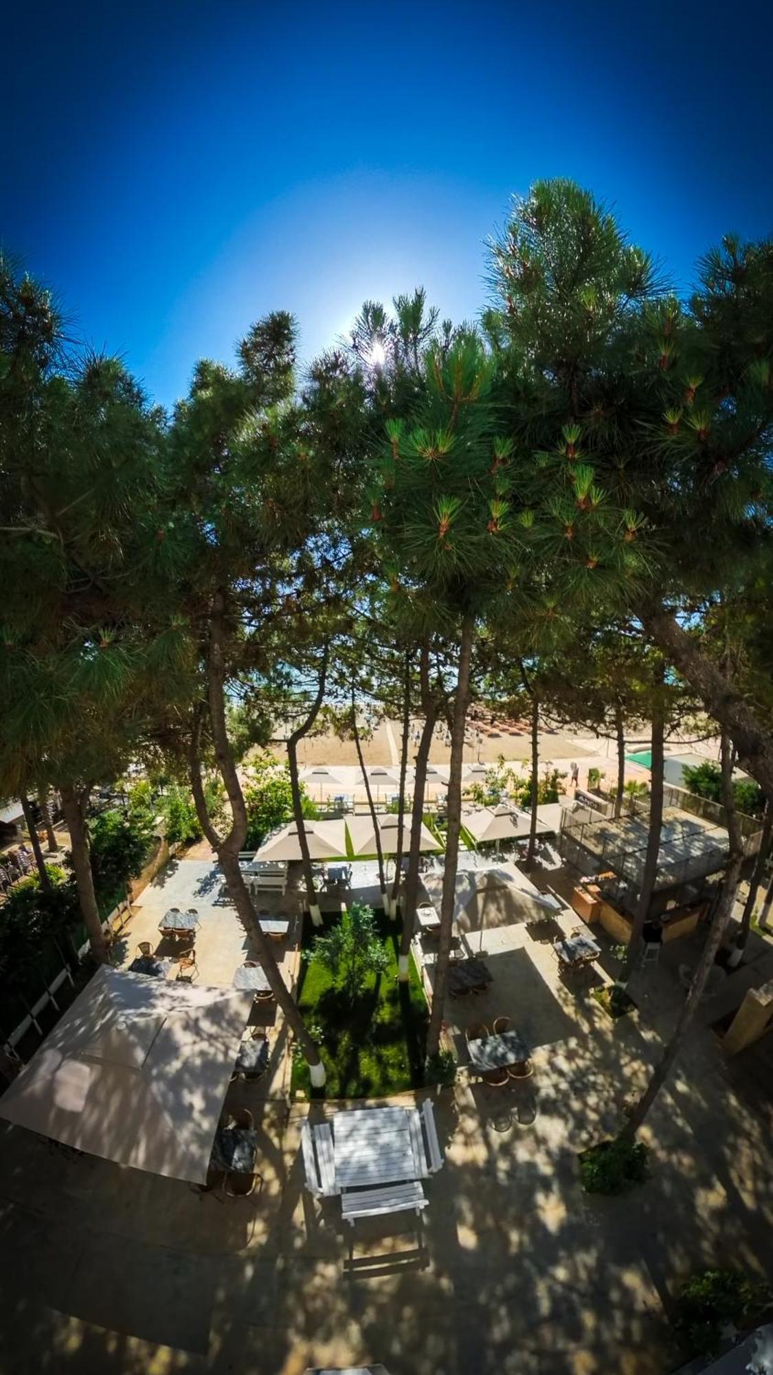 Hotel Andi Durres Exterior photo