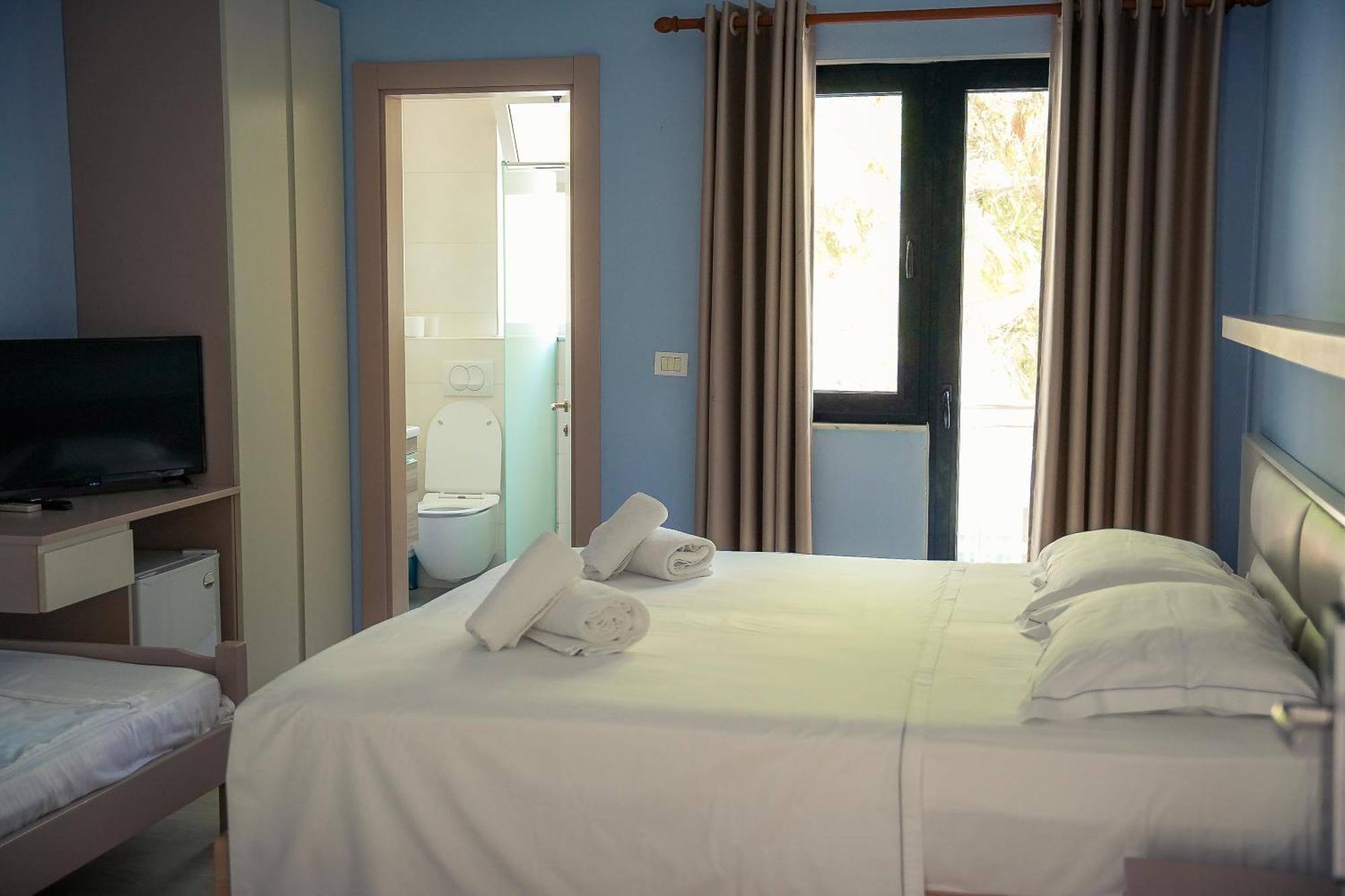 Hotel Andi Durres Exterior photo
