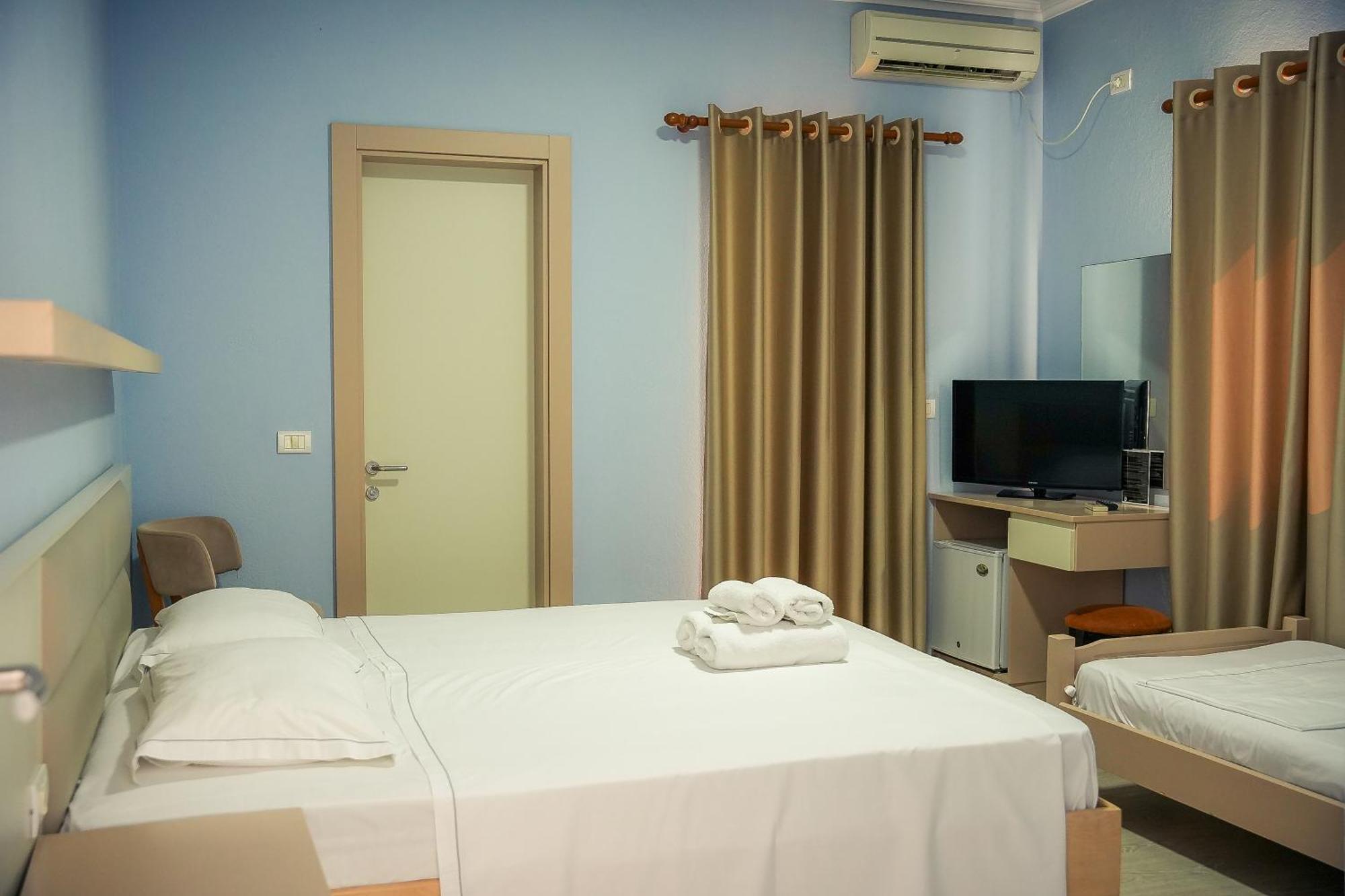 Hotel Andi Durres Exterior photo