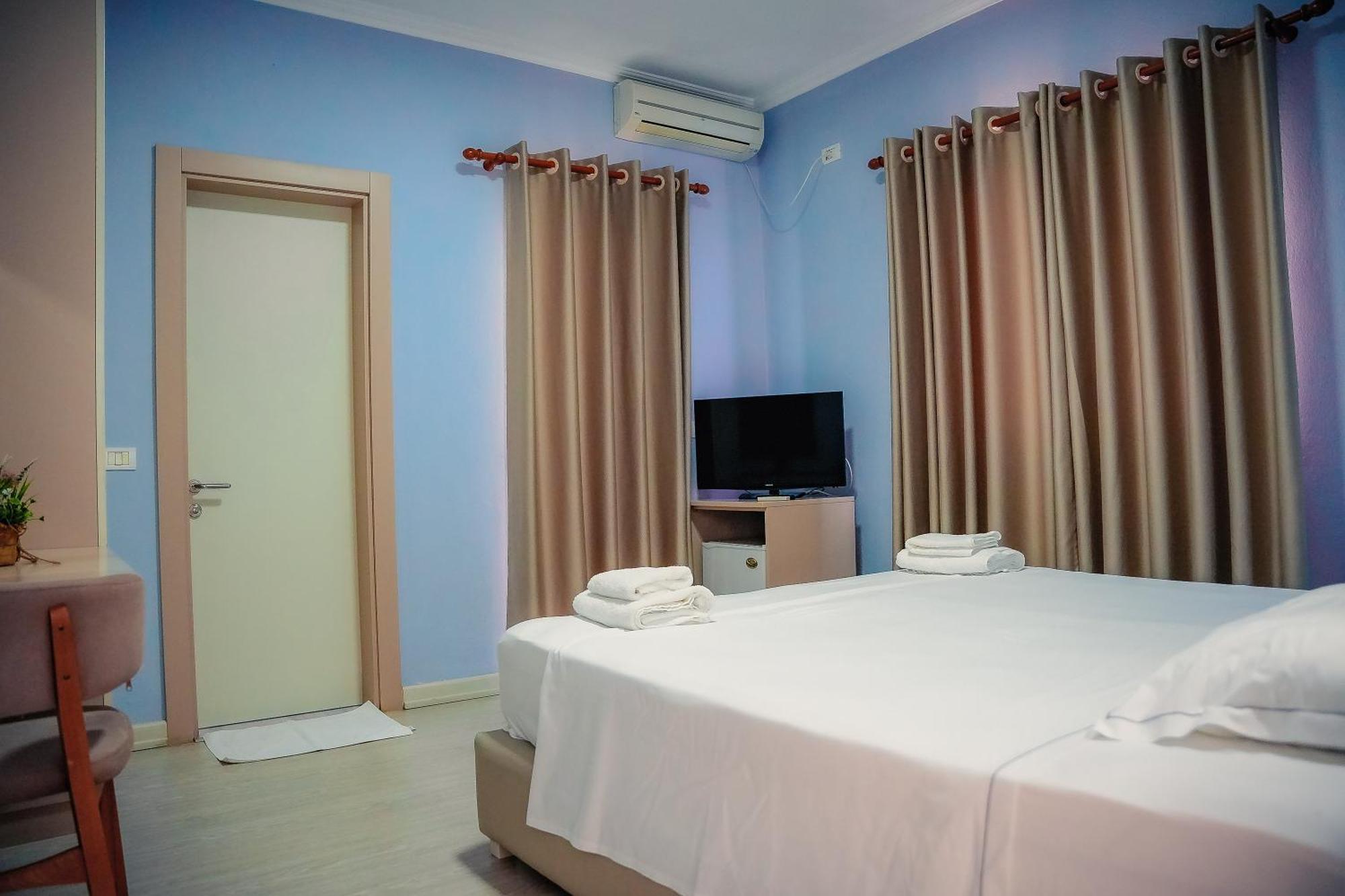 Hotel Andi Durres Exterior photo