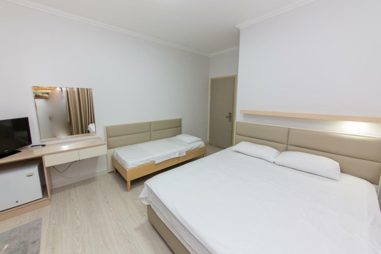 Hotel Andi Durres Exterior photo
