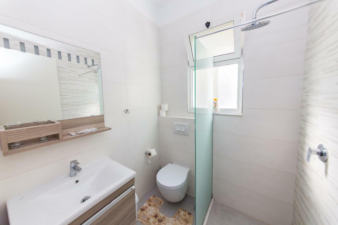 Hotel Andi Durres Exterior photo
